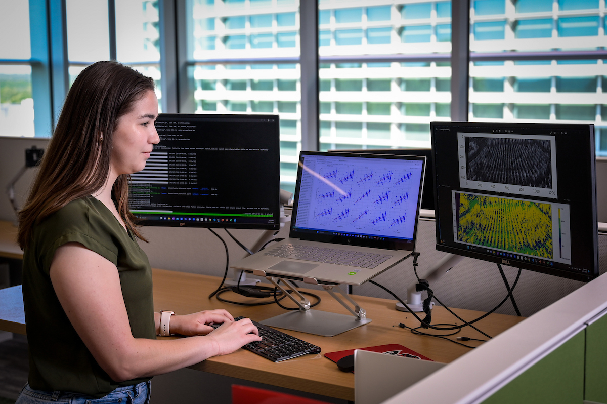 Grace Vincent is an electrical engineering Ph.D student working in Computational Intelligence at the Plant Sciences Institute, using machine learning to identify and assess disease in maize.